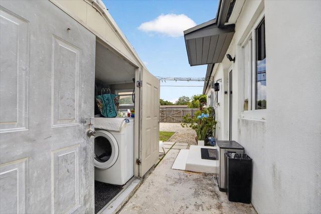 995 NE 156th Terrace, North Miami Beach, FL 33162