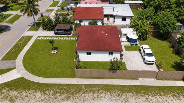 995 NE 156th Terrace, North Miami Beach, FL 33162