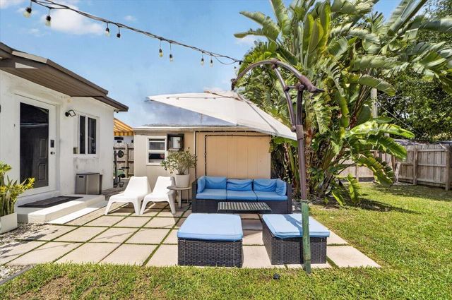 995 NE 156th Terrace, North Miami Beach, FL 33162