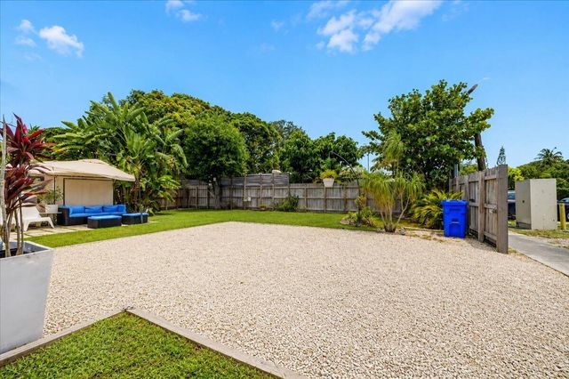 995 NE 156th Terrace, North Miami Beach, FL 33162