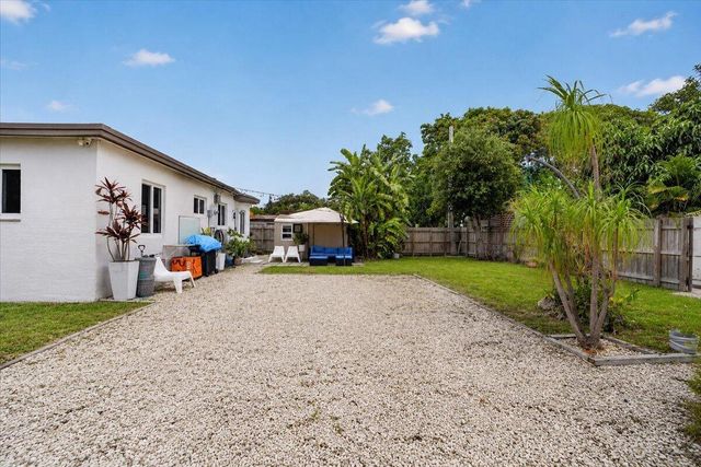995 NE 156th Terrace, North Miami Beach, FL 33162