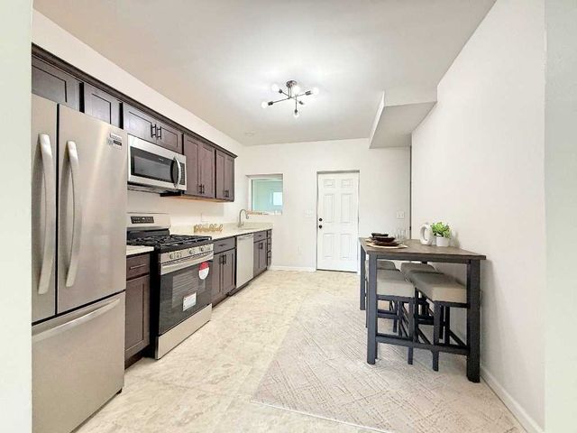 437 Sapphire Way, Bloomfield, PA 15224