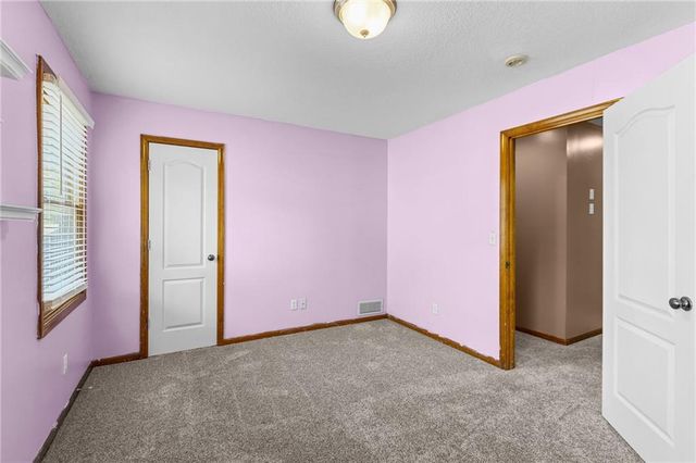 7640 N Everton Avenue, Kansas City, MO 64152