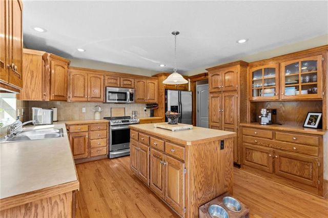 7640 N Everton Avenue, Kansas City, MO 64152