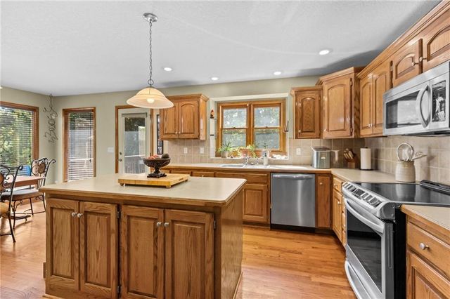 7640 N Everton Avenue, Kansas City, MO 64152
