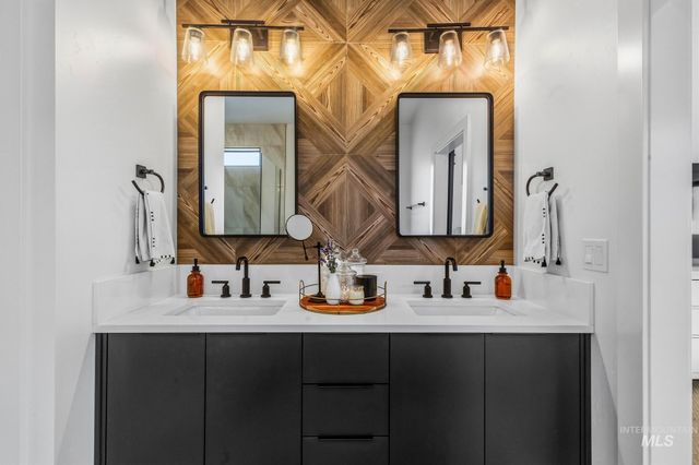 923 E Rio Chico Dr, Kuna, ID 83634
