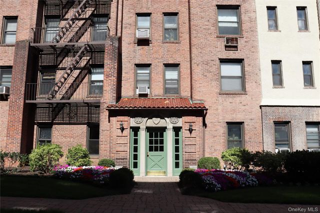 47 N Central Avenue 3K, Hartsdale, NY 10530