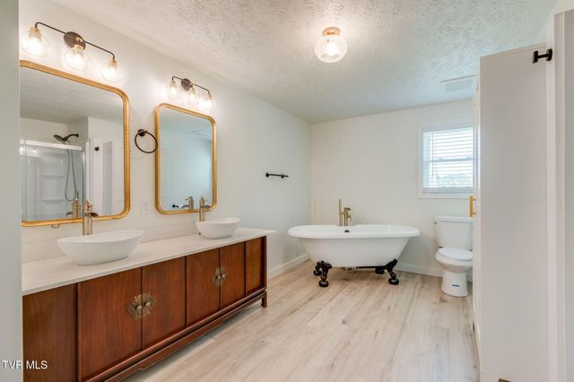1609 Mccracken Lane, Mount Carmel, TN 37645