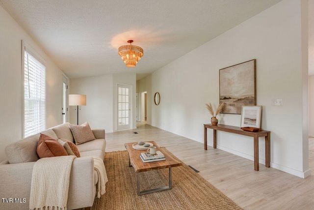 1609 Mccracken Lane, Mount Carmel, TN 37645