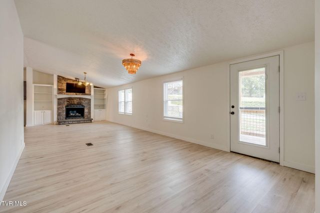1609 Mccracken Lane, Mount Carmel, TN 37645