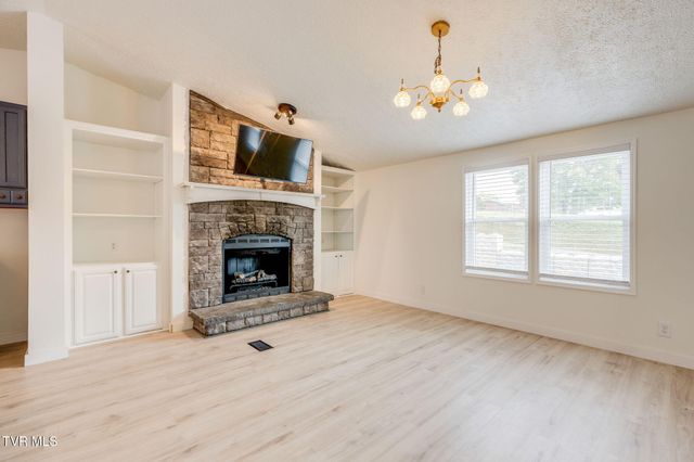 1609 Mccracken Lane, Mount Carmel, TN 37645