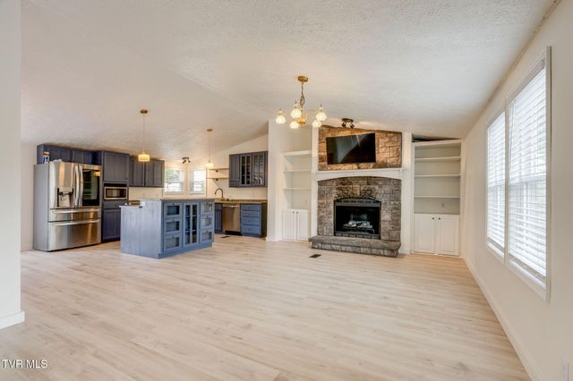 1609 Mccracken Lane, Mount Carmel, TN 37645