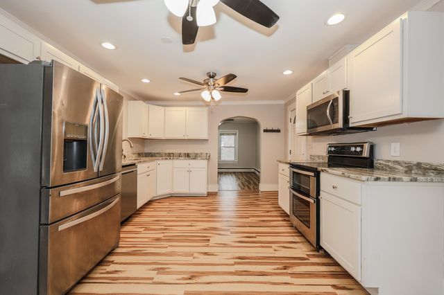 5 Rosemont Avenue, Manchester, NH 03103