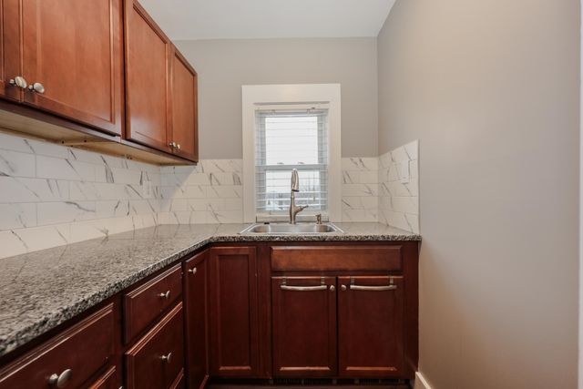 5 Rosemont Avenue, Manchester, NH 03103