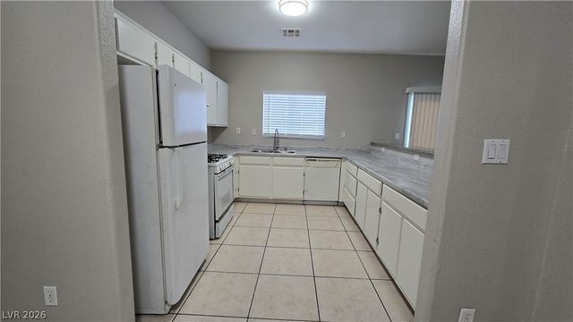 1614 White Skies Court, Las Vegas, NV 89156
