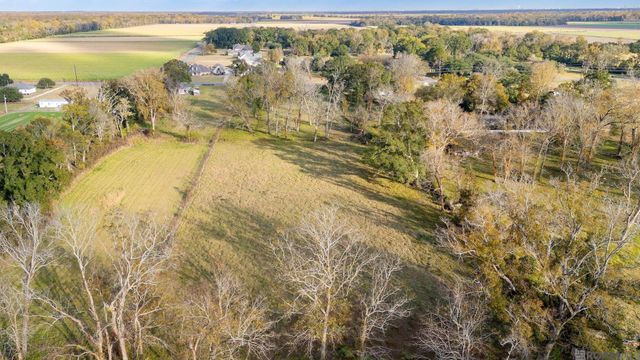 6255 Rougon Rd, Port Allen, LA 70767