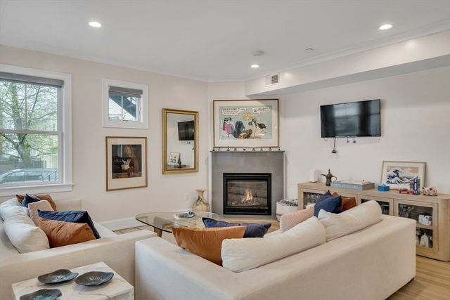 603 E. 6th St 1, Boston, MA 02127