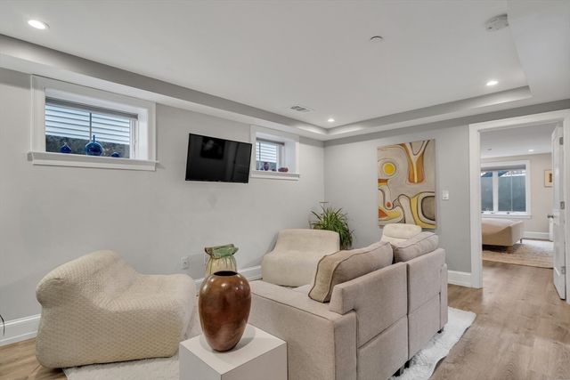 603 E. 6th St 1, Boston, MA 02127