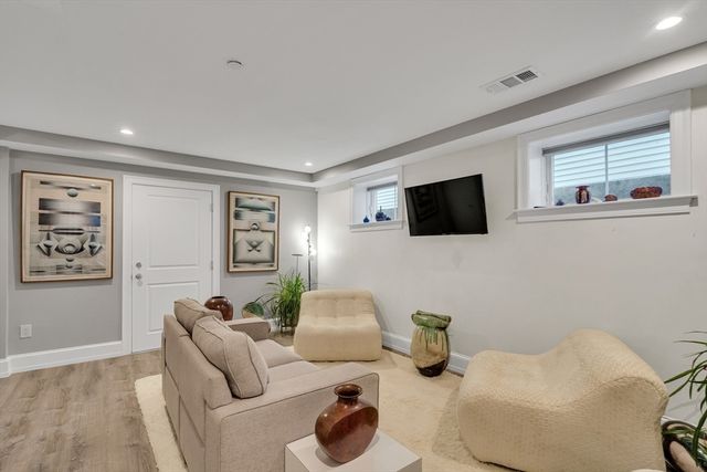 603 E. 6th St 1, Boston, MA 02127