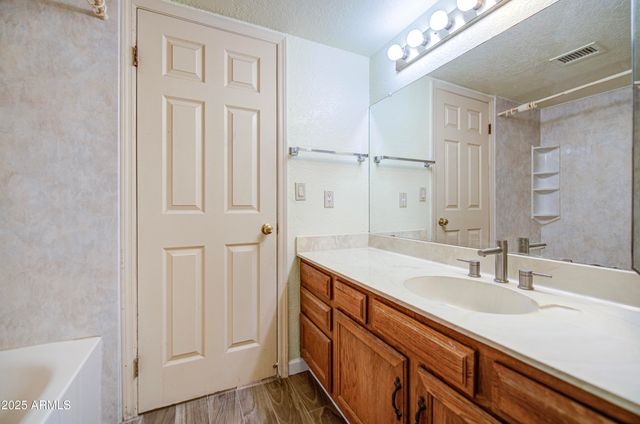 2660 E FOUNTAIN Street, Mesa, AZ 85213