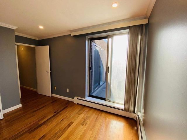 144 Kenrick St 34, Boston, MA 02135