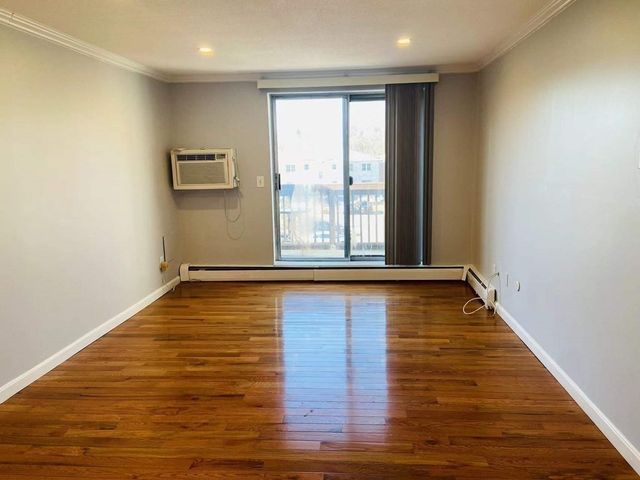 144 Kenrick St 34, Boston, MA 02135