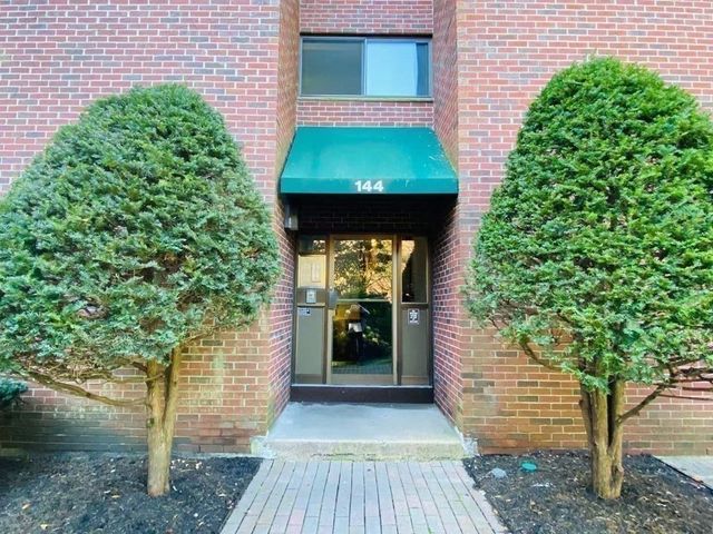 144 Kenrick St 34, Boston, MA 02135