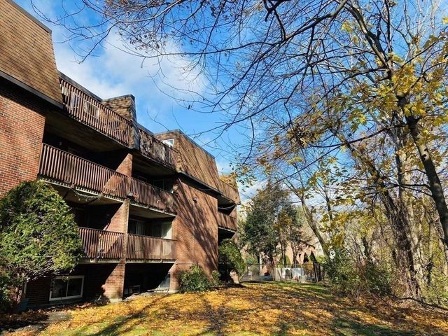 144 Kenrick St 34, Boston, MA 02135