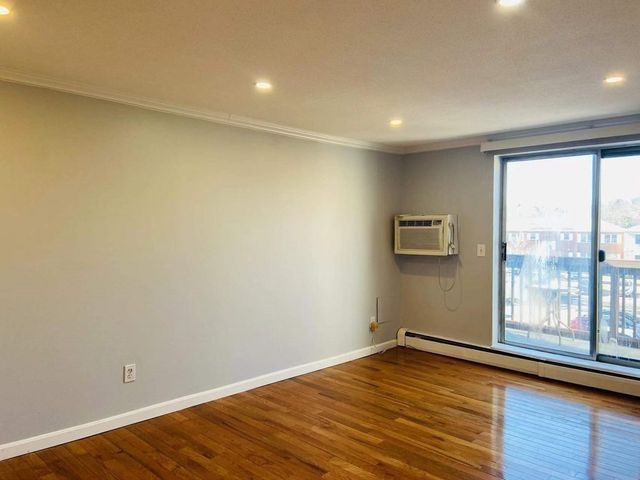 144 Kenrick St 34, Boston, MA 02135
