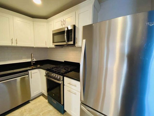 144 Kenrick St 34, Boston, MA 02135