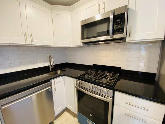 144 Kenrick St 34, Boston, MA 02135