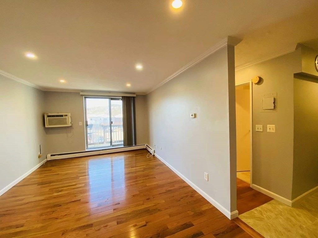 144 Kenrick St 34, Boston, MA 02135