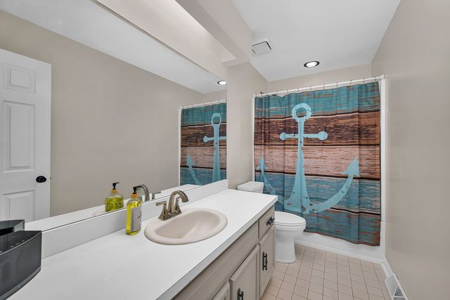 22506 S Queens Court, Joliet, IL 60404