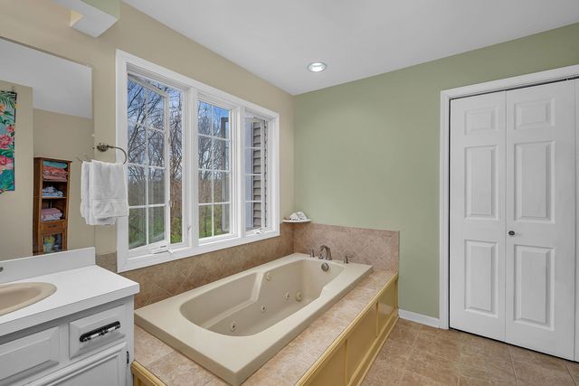 22506 S Queens Court, Joliet, IL 60404