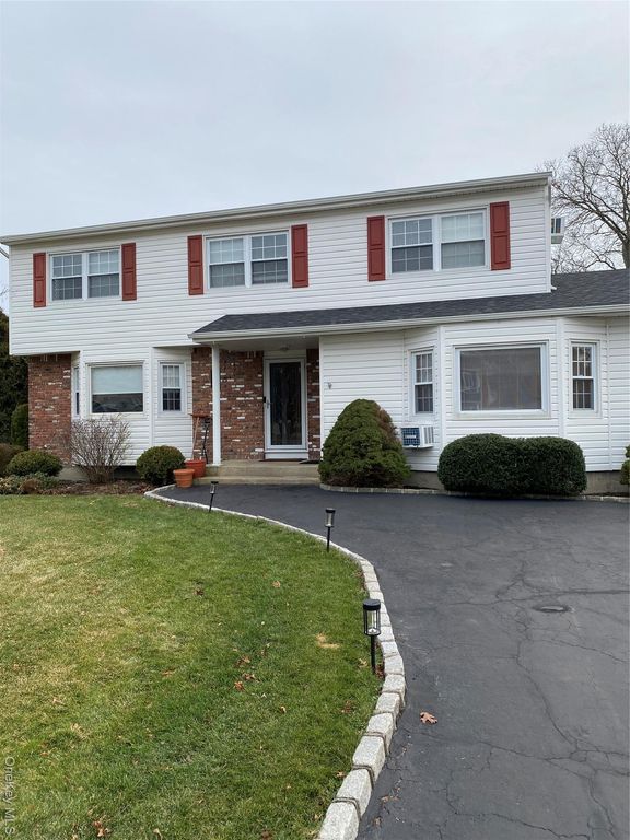 6 Gaines Drive, Farmingville, NY 11738