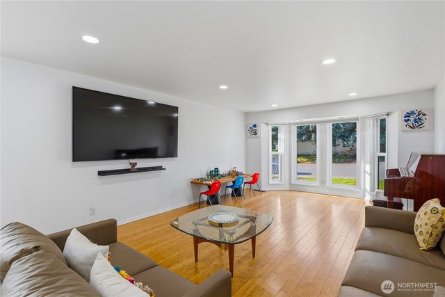 538 NW Ensign Drive, Oak Harbor, WA 98277