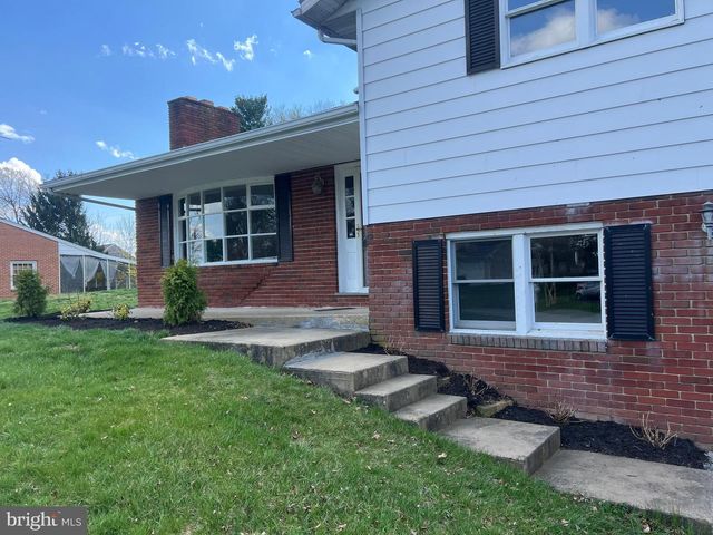 19119 WOODHAVEN DR, Hagerstown, MD 21742