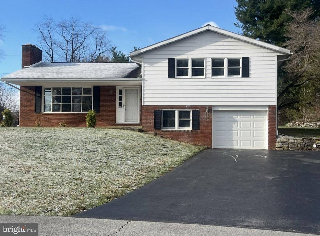 19119 WOODHAVEN DR, Hagerstown, MD 21742