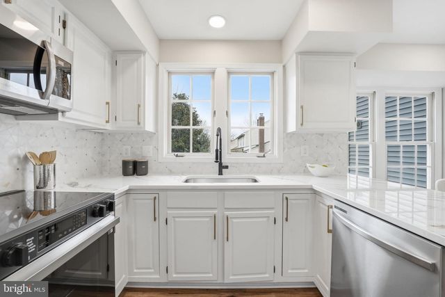 10162 CORYDALIS CT, Manassas, VA 20110