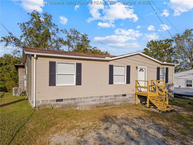 1402 3rd Street, Milton, WV 25541