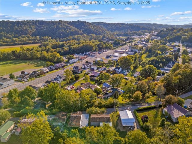 1402 3rd Street, Milton, WV 25541