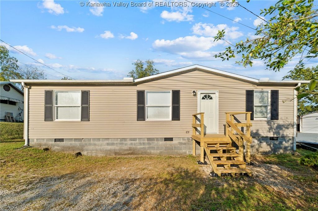 1402 3rd Street, Milton, WV 25541