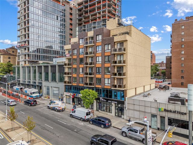 138-12 Northern Boulevard 3E, Flushing, NY 11354