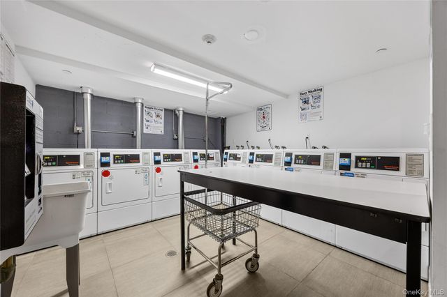 138-12 Northern Boulevard 3E, Flushing, NY 11354