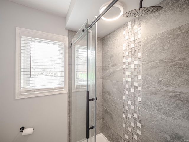 6788 Holly Drive, Newburgh, IN 47630