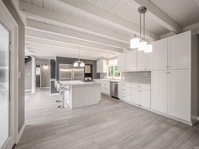 6788 Holly Drive, Newburgh, IN 47630