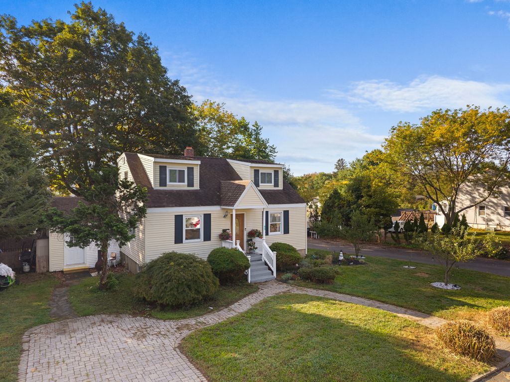 49 Overlook Drive, Milford, CT 06460