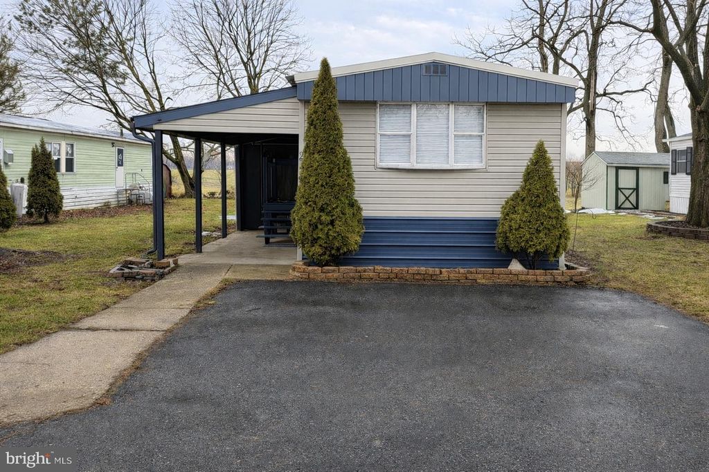 2 COUNTRY ACRES PARK, Myerstown, PA 17067