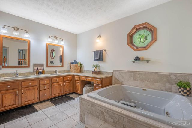 1828 W Tamarron, Springboro, OH 45066