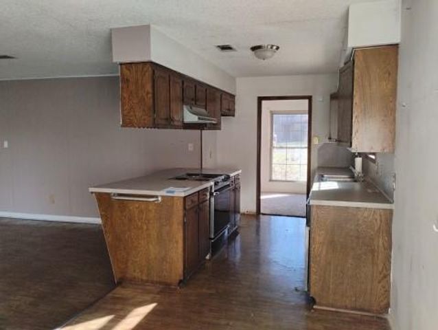 210 Red Oak Street, Livingston, TX 77351